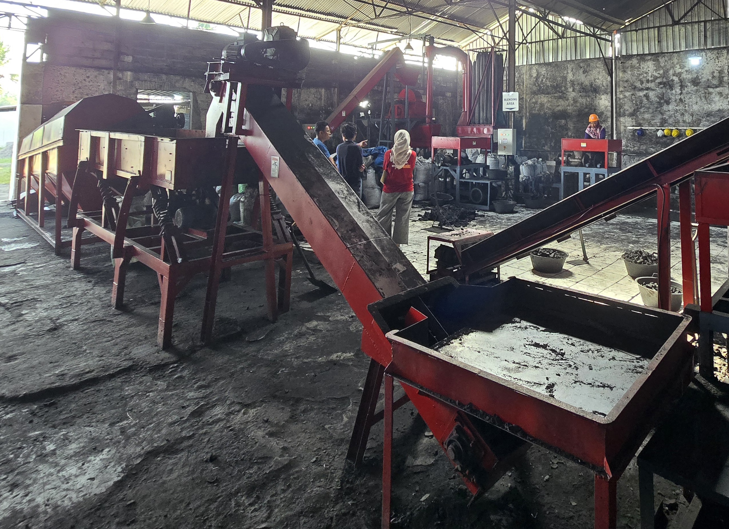 Coconut shell charcoal raw material screening at a production partner